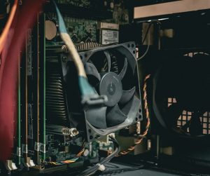 A picture of the inside of a PC and how to revive an old computer using Linux